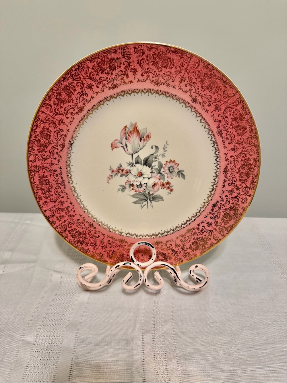 Vintage Imperial Salem China Co. 23K Gold Filigree Floral Dinner Plate SLM366